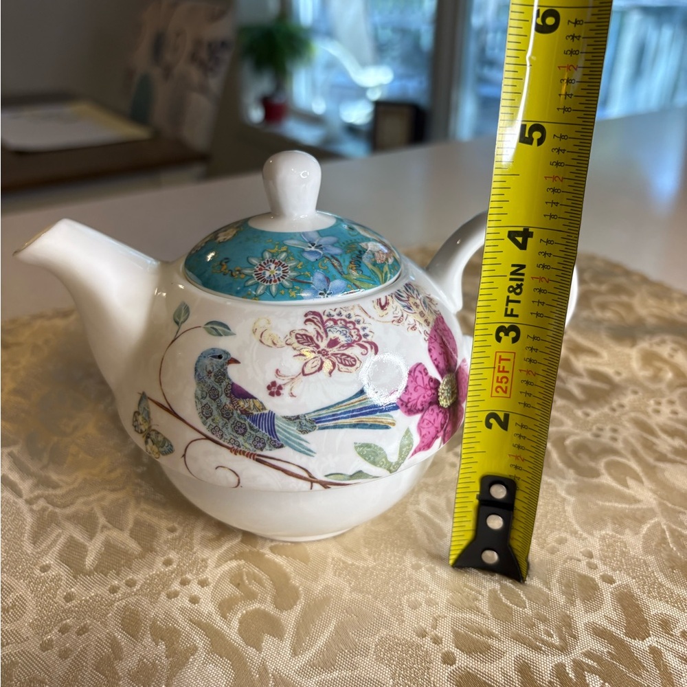 Floral Teapot with Bird Design Crafted by New Bone China - Picture 9 of 10